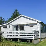 3 Bedroom Beautiful In Dom wakacyjny