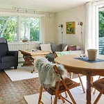 Dom wakacyjny 3 Bedroom Beautiful In