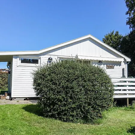 3 Bedroom Beautiful In Dom wakacyjny *